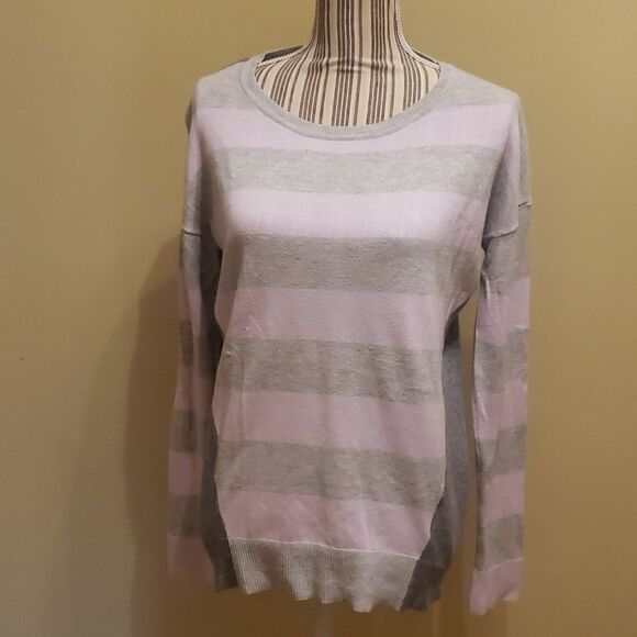 ❤ 3/$20. Banana Republic lightweight sweater. XS - Picture 1 of 7